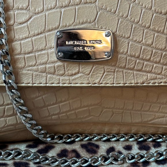 Michael Kors envelope chain bag. Used - Picture 3 of 4